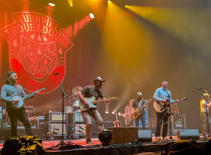 Turnpike Troubadours Covered Robert Earl Keen With Sierra Hull