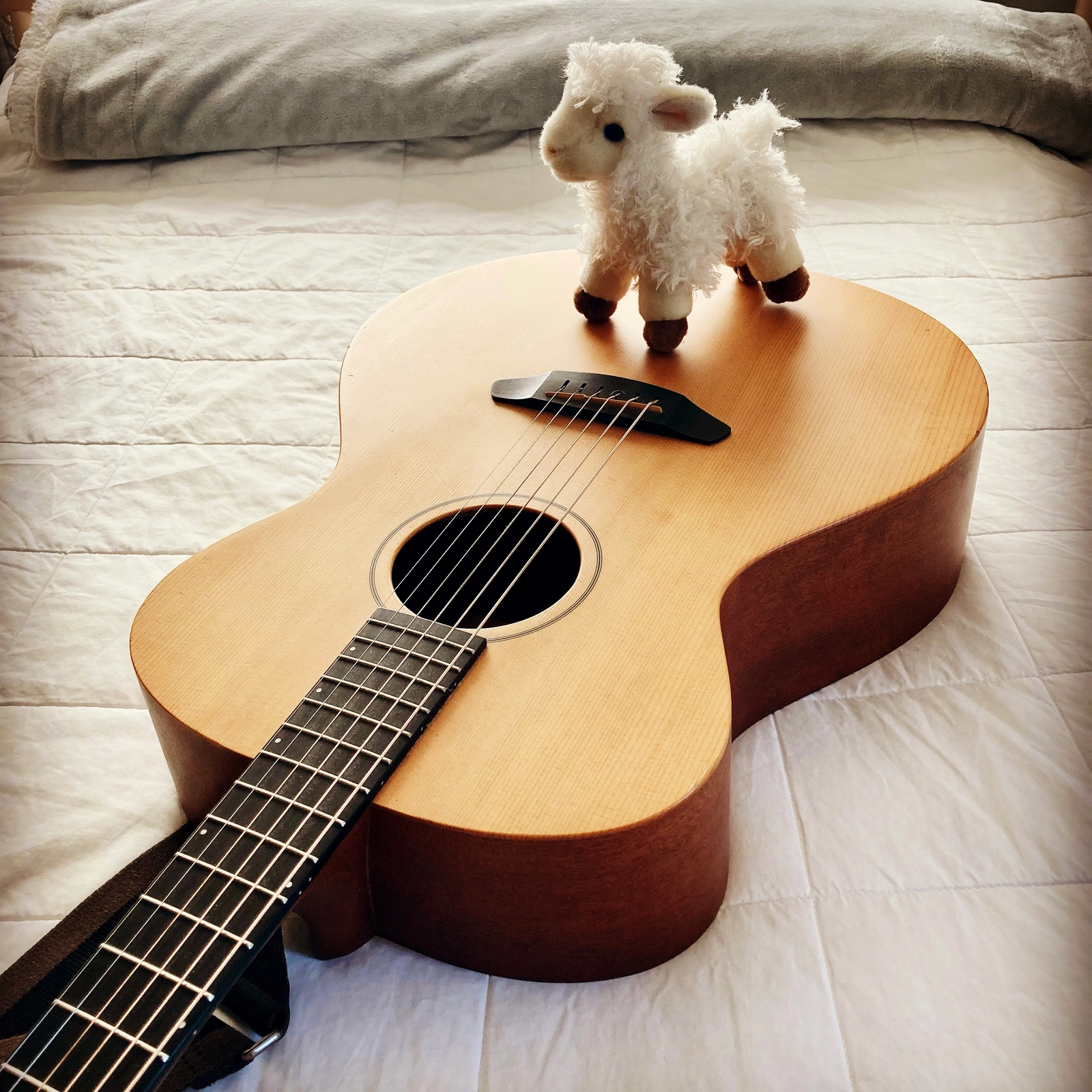 Why the Glockenspiel Survived: Bed by Stacy Henle and the Craft of a Quiet Folk Single